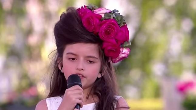 Angelina canta come Amy Winehouse ma ha soltanto 8 anni – Video