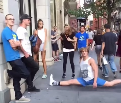 Dopo l’incidente di Lisa Fusco, la spaccata di Logan Paul diventa virale