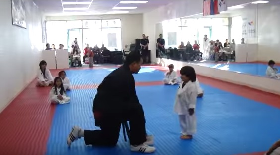 Il baby campione di Taekwondo conquista il web – Video