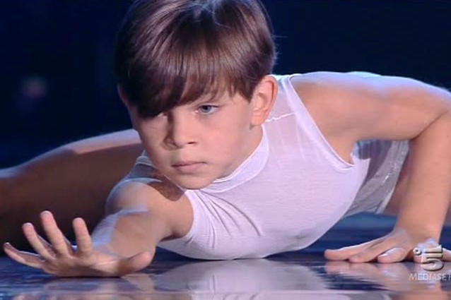 A 12 anni sul palco di “Tu sì que vales”, lacrime e applausi per il Billy Elliot italiano