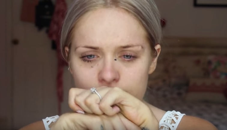 Beauty blogger tetraplegica mostra in video le conseguenze della malattia