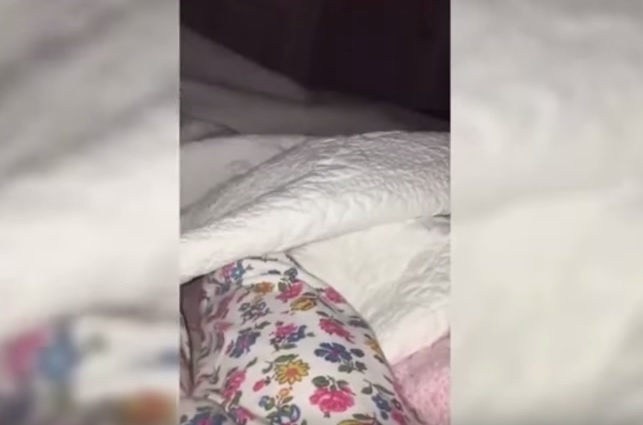 Bimba gira video con lo smartphone, il padre: “Quello che ho visto è inquietante”