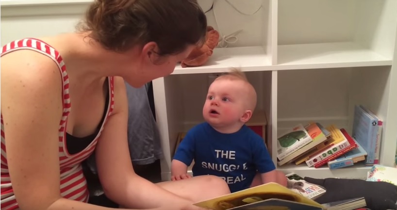 Neonato, appassionato di libri, piange ogni volta che finiscono – Video