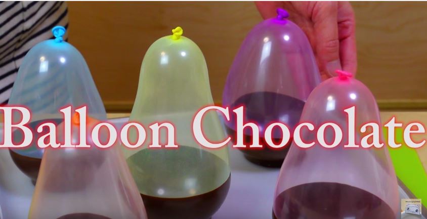 Come creare delle coppe di cioccolato usando i palloncini – Video