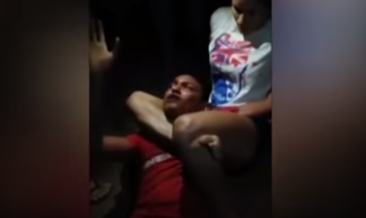 Ladri provano a rapinarla ma finiscono con l’implorarla – Video