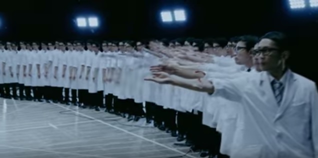 43 giapponesi e una moneta da lanciare con precisione, il video è virale