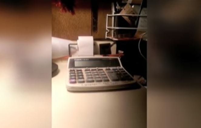 La “calcolatrice posseduta” stampa da sola e divide il web – Video