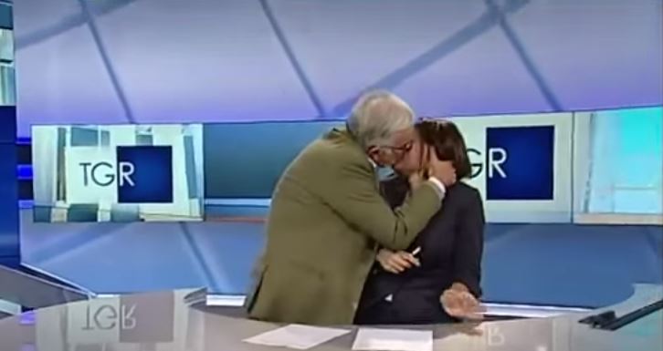 Gene Gnocchi bacia in diretta la conduttrice del TgR Puglia – Video
