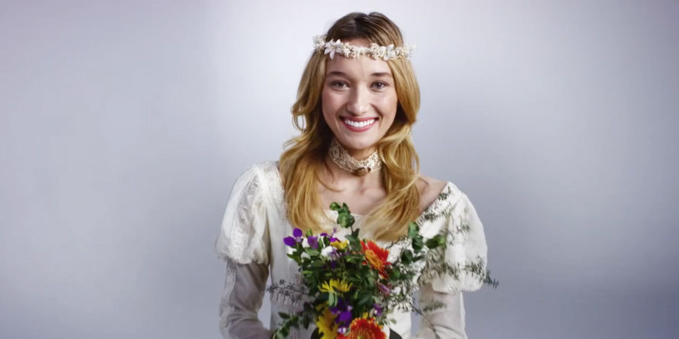 Cento anni di abiti da sposa in tre minuti – Video