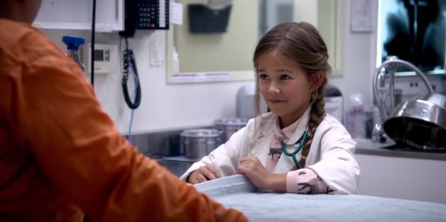 “Immagina le possibilità”, lo spot che incoraggia le bambine a sognare in grande