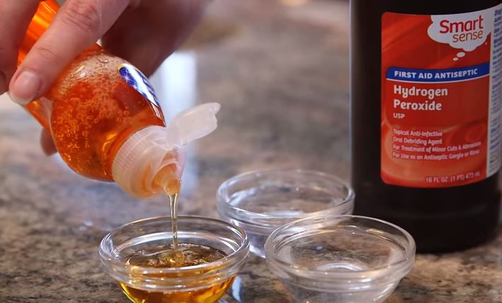 Mescola detersivo per piatti e acqua ossigenata, il risultato è utile ed economico