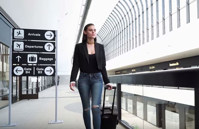 Hello Jeans, i pantaloni che ricaricano l’iPhone – Video