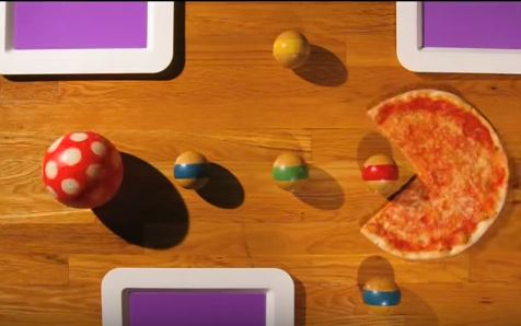 I videogiochi vintage ricreati con dolci, caramelle e pizze – Video