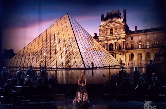 Celine Dion canta “L’inno all’amore” di Edith Piaf per le vittime di Parigi