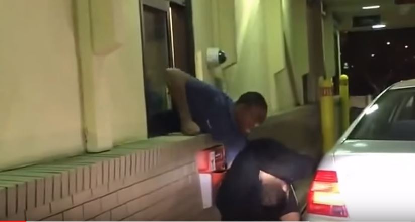 Minneapolis, rissa al drive-in del McDonald’s – Video