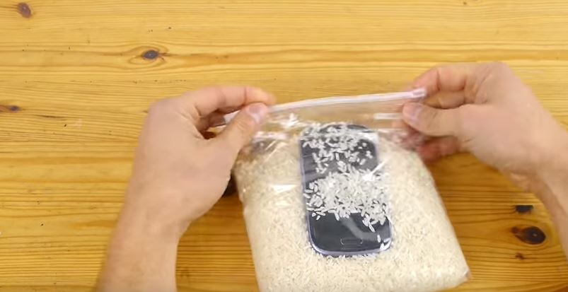 Cosa fare se ti cade dell’acqua sullo smartphone?