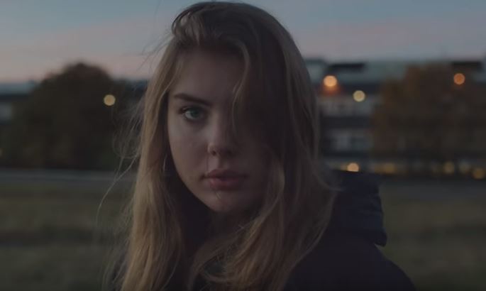 “Caro papà… lo sai che un giorno mi chiameranno p*****a?”