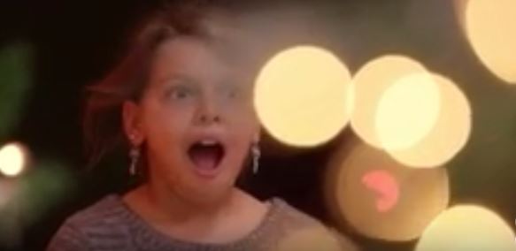 I disegni dei bambini diventano realtà per Natale – Video