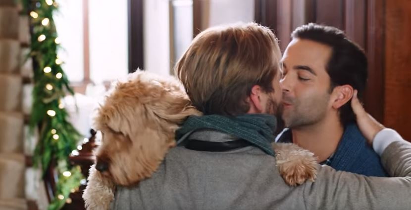 Natale, lo spot gay friendly che scalda il cuore – Video