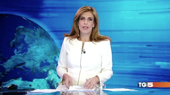 Giallo al Tg5, la conduttrice sparisce e la regia manda in onda un video musicale
