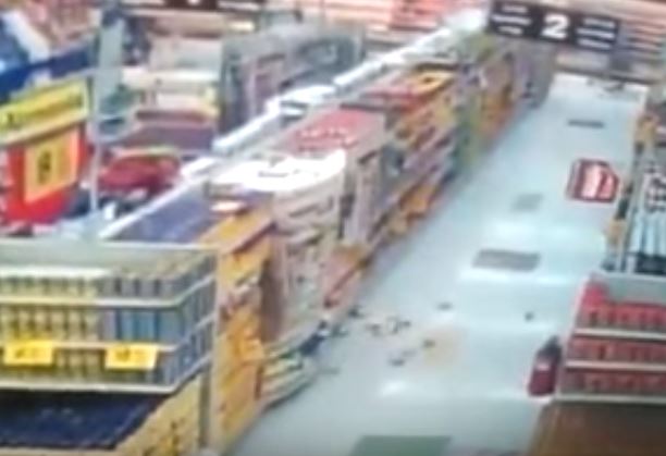 Mistero in Messico, un fantasma tra i corridoi del supermercato? – Video