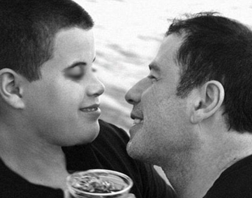 John Travolta ricorda il figlio scomparso: “Dite alle persone care che le amate”