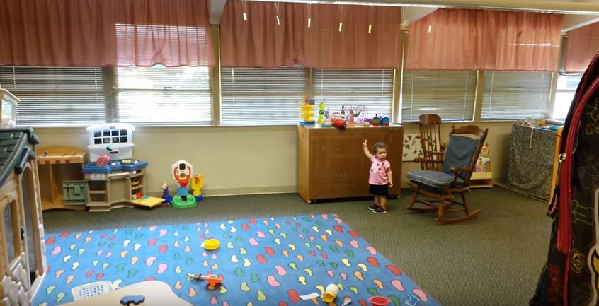 Il papà va a prenderla all’asilo, la reazione della bimba è esilarante