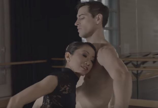 Due ballerini professionisti danzano sulle note di “Bohemian Rhapsody”