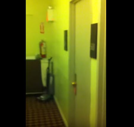 Hotel da incubo nel cuore di Manhattan, il video choc di un turista