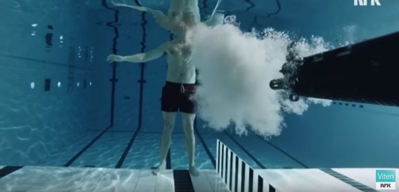 Si spara sott’acqua per vedere cosa succede, l’esperimento è per la scienza