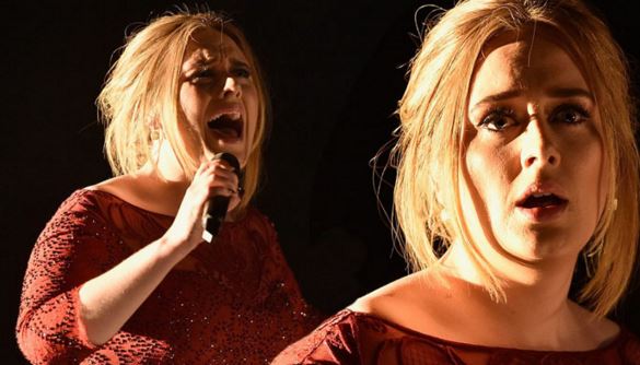 Adele stecca ai Grammy: anche le regine sbagliano – Video