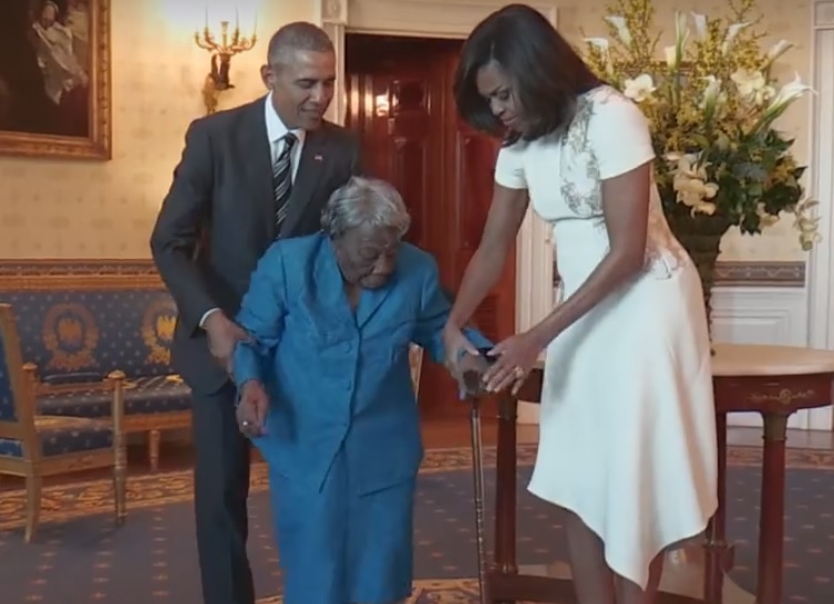 In pista con Obama e Michelle, a 106 anni balla alla Casa Bianca – Video