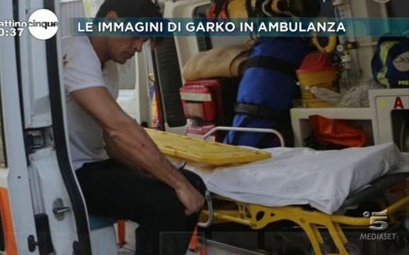 Gabriel Garko in ambulanza (Foto tratta da 'Mattino Cinque')