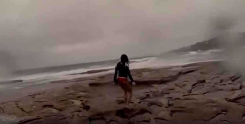 Fulmine sfiora la fidanzata, lui reagisce così…