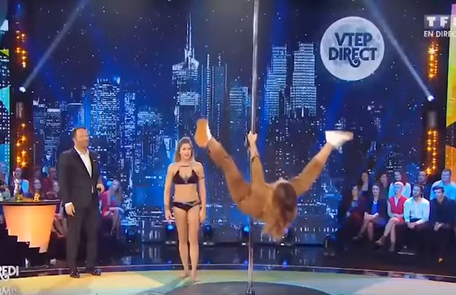 Ex Miss Francia rischia grosso: balla la pole dance in tv e cade a testa in giù