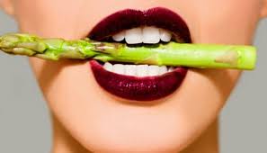 Sesso, i 10 cibi da evitare se avete in programma una notte di fuoco