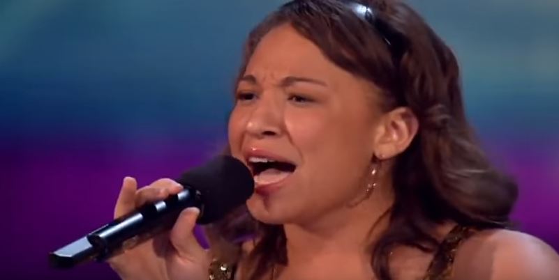 Canta una hit di Beyoncé e tutti si alzano in piedi: l’interpretazione è da brividi