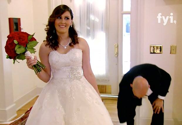 Lui la molla sull’altare, la sposa porta i suoi invitati al ristorante: “Tanto è tutto pagato”