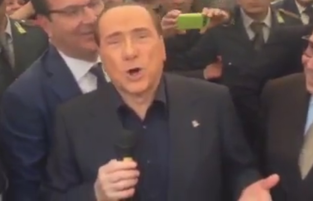 “Silvio, sco**** tutte”…e Berlusconi replica così
