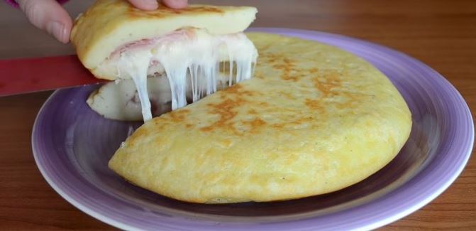Frittata di patate all’italiana, la ricetta è semplice e veloce – Video