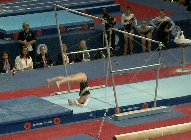 “Ho sentito una scarica fino alla schiena”, la caduta choc di una ginnasta