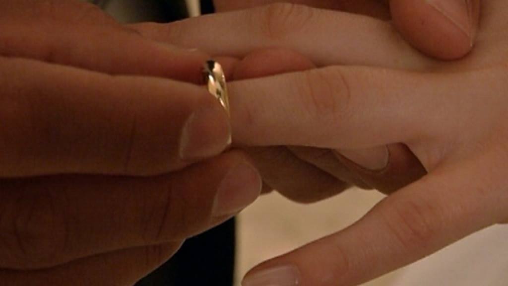 Tradita prima delle nozze: sull’altare legge le chat tra lo sposo e l’amante