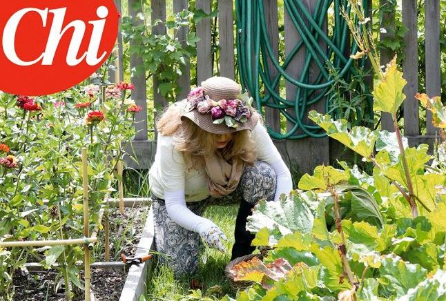 Giardinaggio, che passione! La nuova vita di Veronica Lario tra fiori e piante