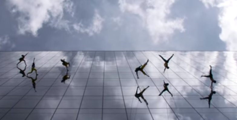 Bandaloop, ballerini danzano sospesi su un grattacielo