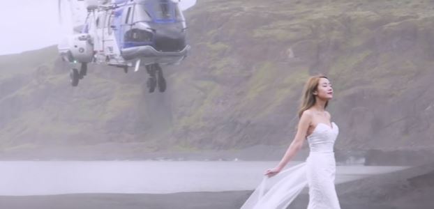 Sposa posa con l’elicottero, quello che accade è sorprendente – Video