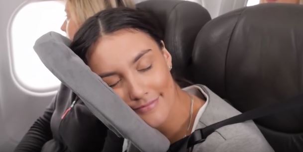 Ecco l’ingegnoso accessorio che vi permetterà di dormire ovunque