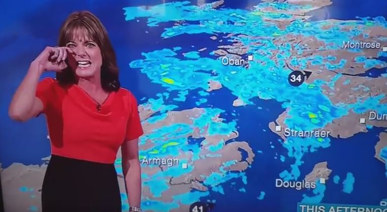 Risate incontrollate durante il meteo: imbarazzo in diretta – Video