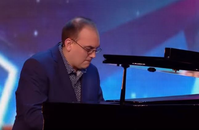 “Suono il pianoforte”, ma è solo il preludio di uno spettacolo unico