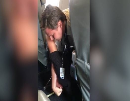 “Non toccare la mia hostess”,  pilota blocca passeggero ubriaco