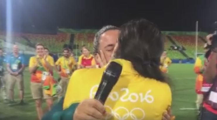 Rio 2016, la volontaria e la rugbista: proposta di matrimonio in campo